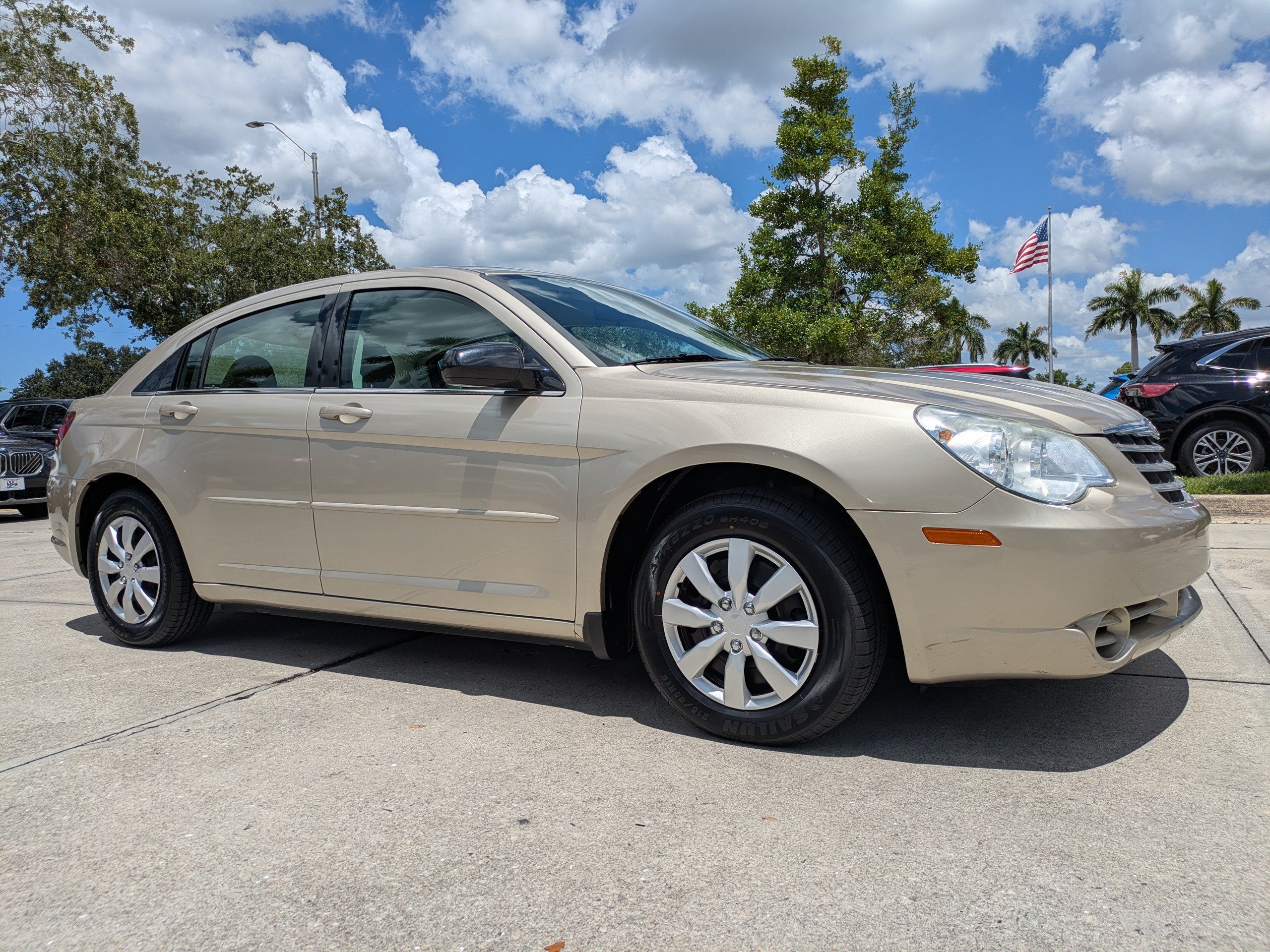 Used 2007 Linen Gold Pearl Metallic Chrysler Base image 1