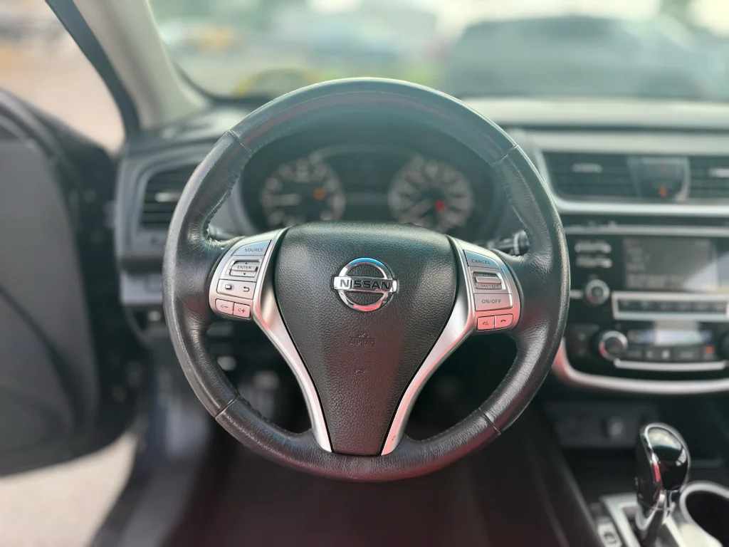Used 2018 Storm Blue Nissan 2.5 SV image 35