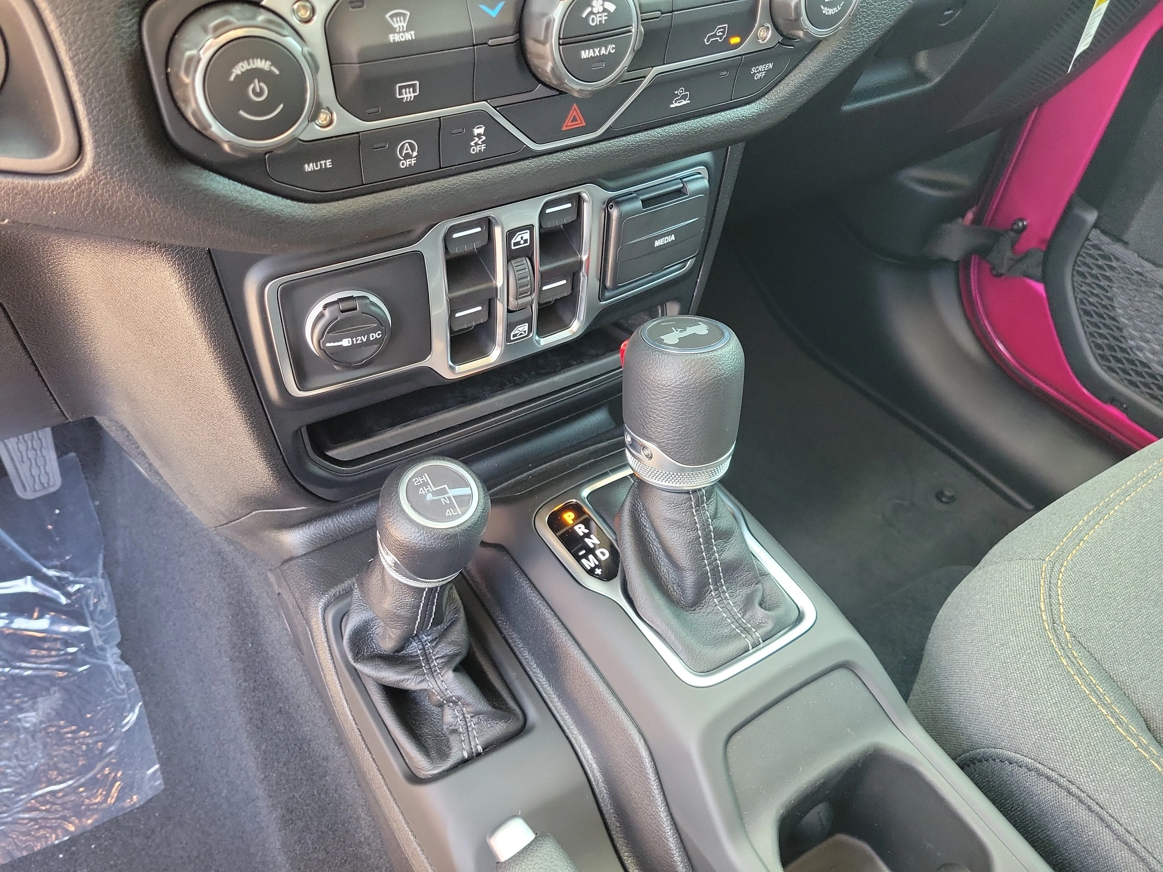 New 2026 Tuscadero Pearlcoat Jeep Sport S image 19
