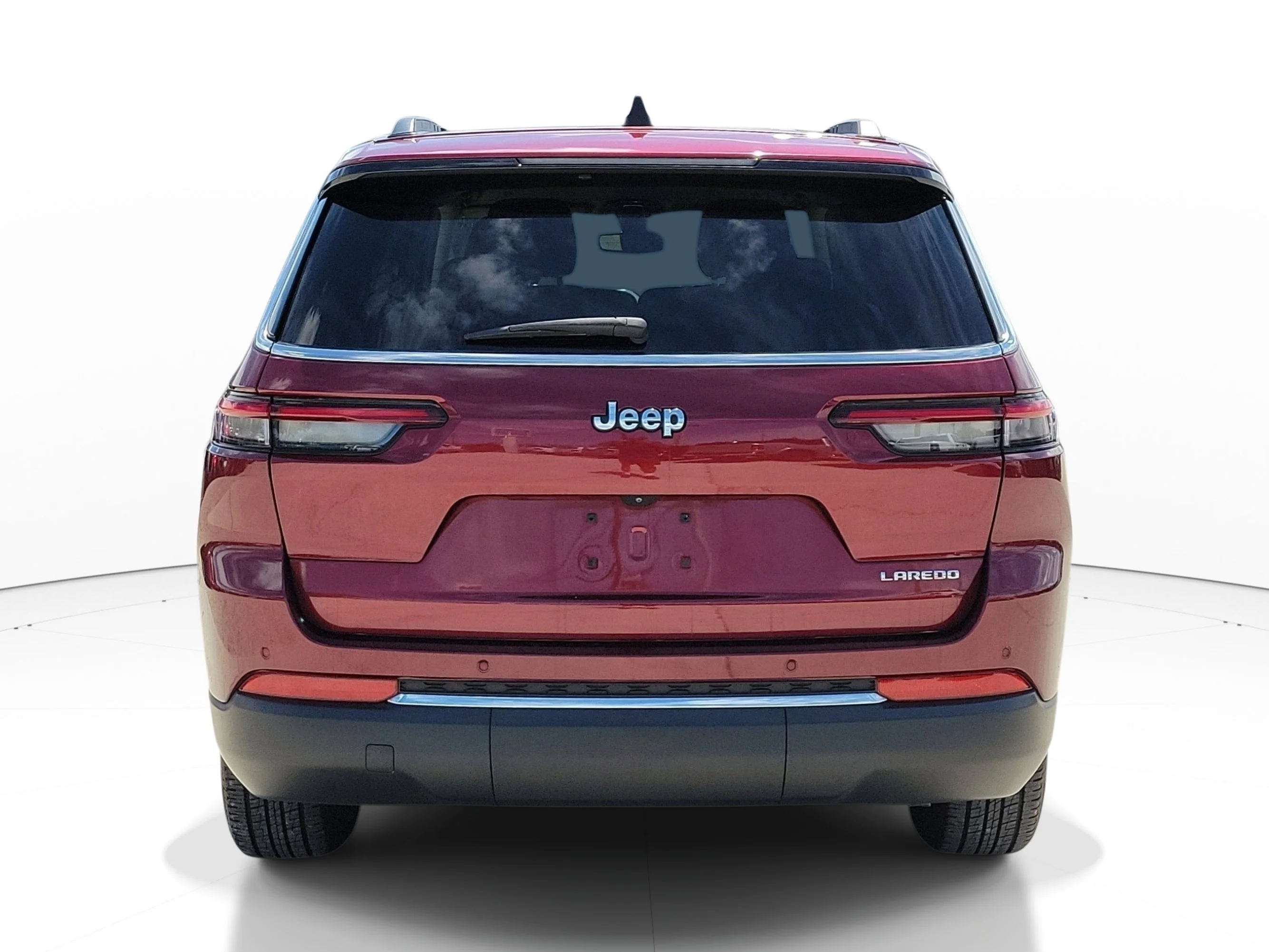 Used 2023 Velvet Red Pearlcoat Jeep Laredo image 5