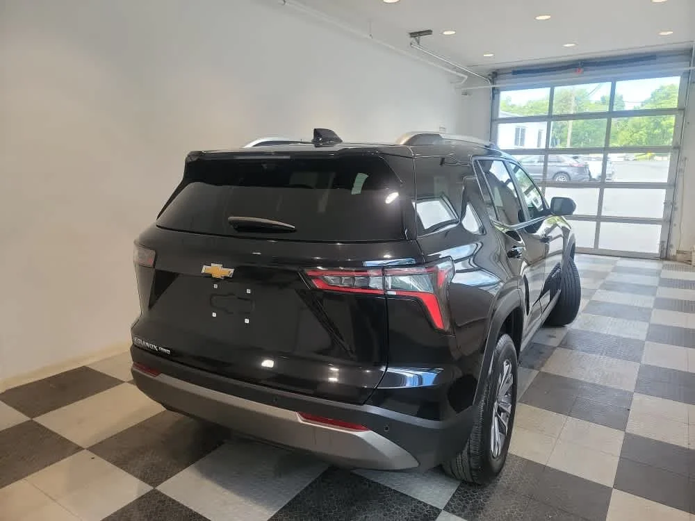 Used 2025 Mosaic Black Metallic Chevrolet LT image 6