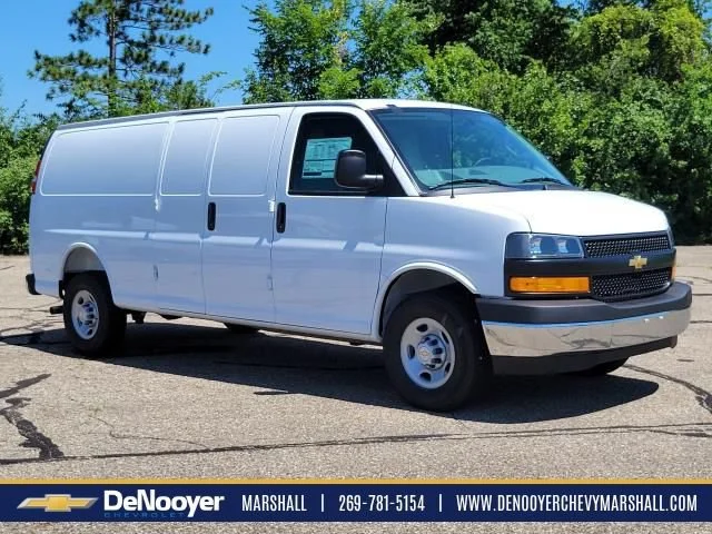 New 2026 Summit White Chevrolet WT image 2