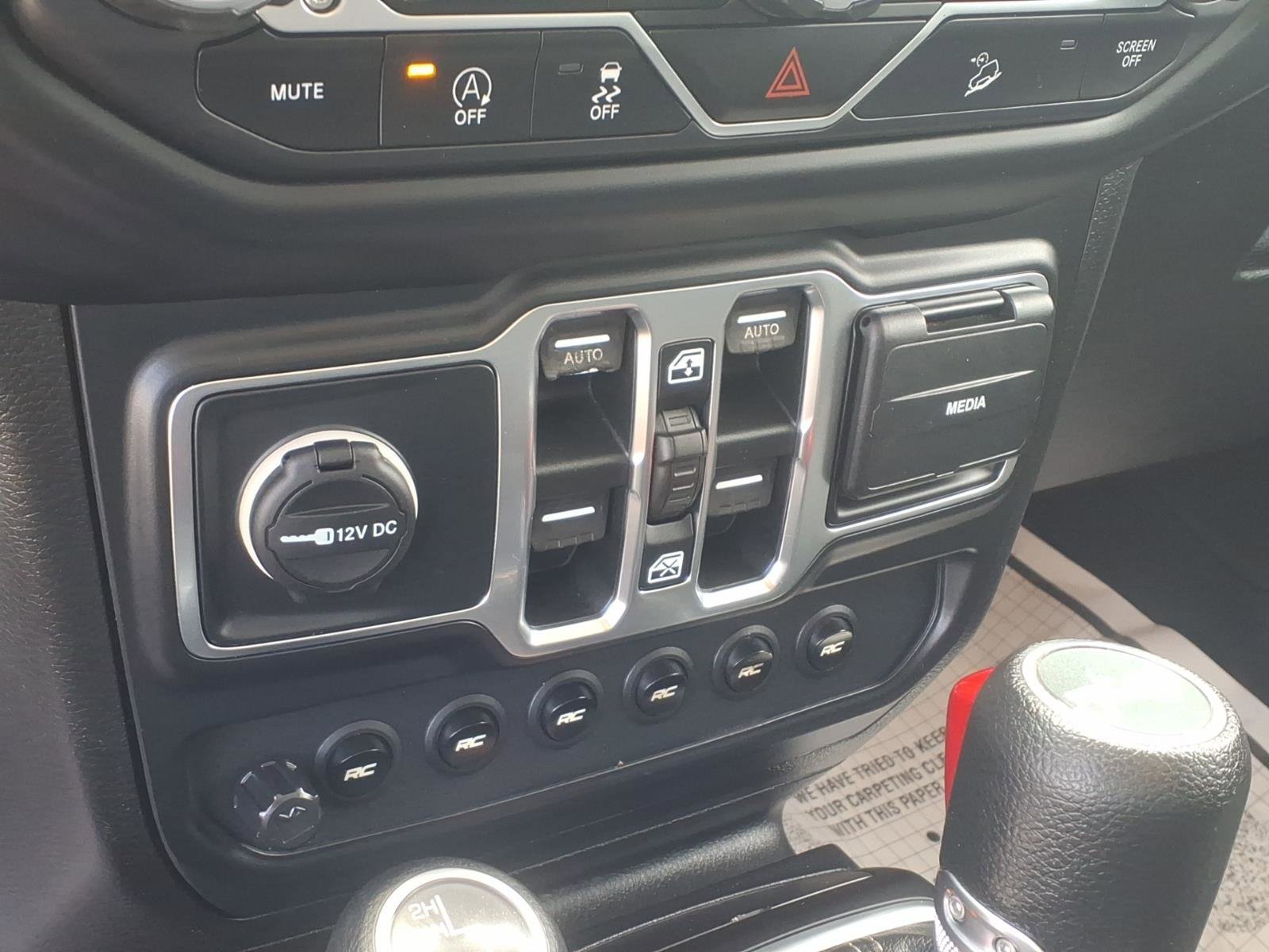 Used 2019 Bright White Clearcoat Jeep Sahara image 6
