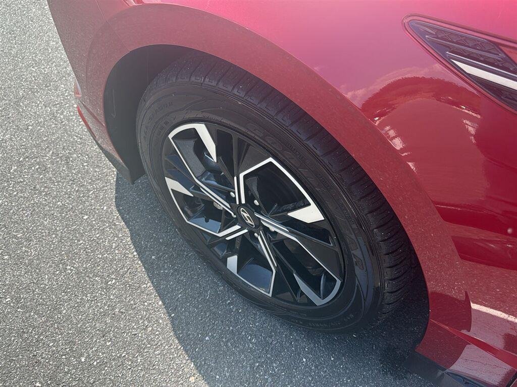 Used 2025 Ultimate red Hyundai SEL image 15