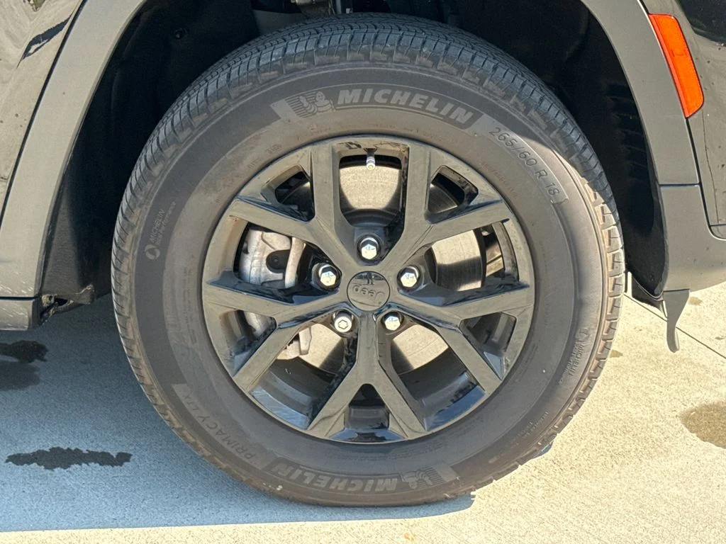 Used 2025 Diamond Black Jeep Altitude X image 11