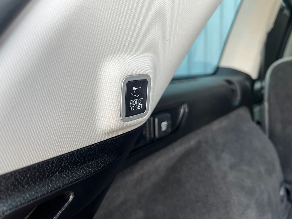 Used 2022 Gray Metallic Jeep Overland image 43