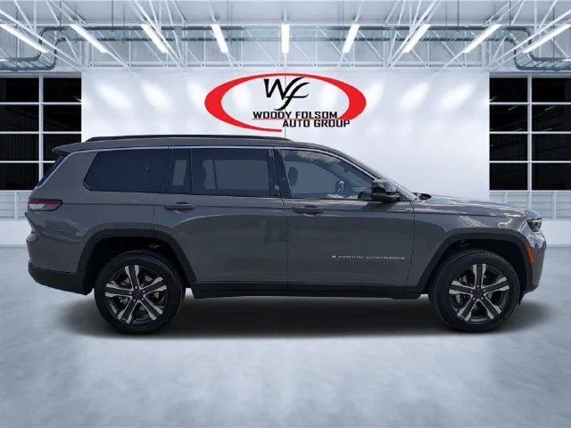 New 2027 Sting-Gray Clear-Coat Paint Jeep Limited image 2