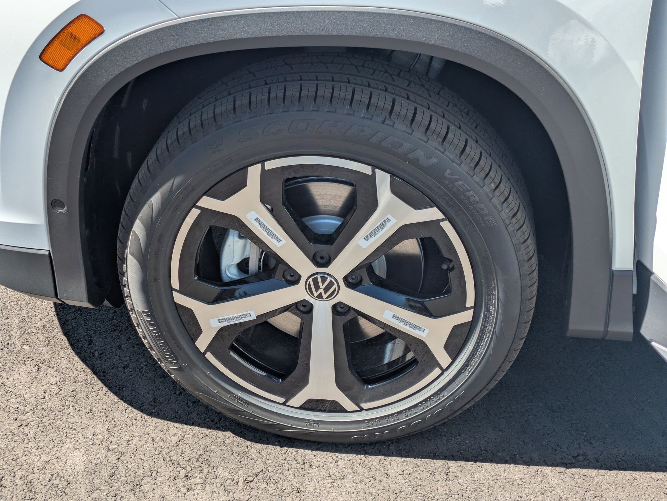 New 2026 Pure White Volkswagen SE image 15
