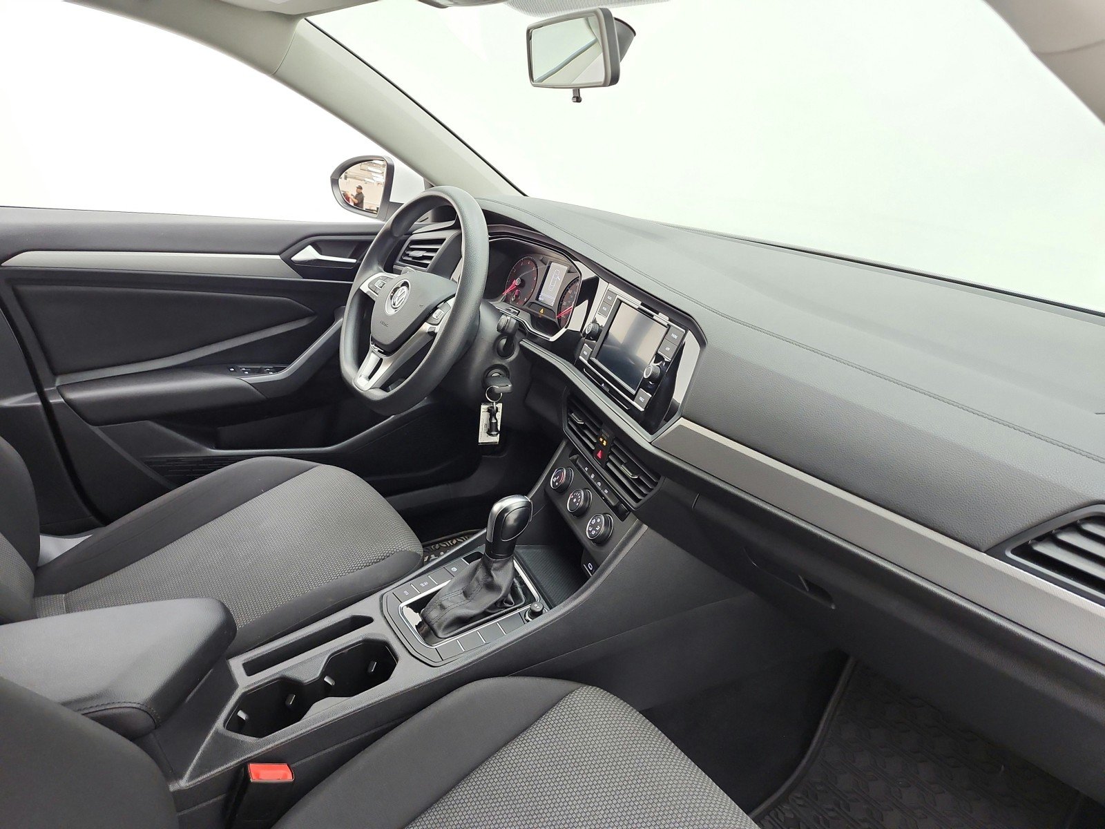 Used 2021 Pure White Volkswagen R-Line Auto image 21