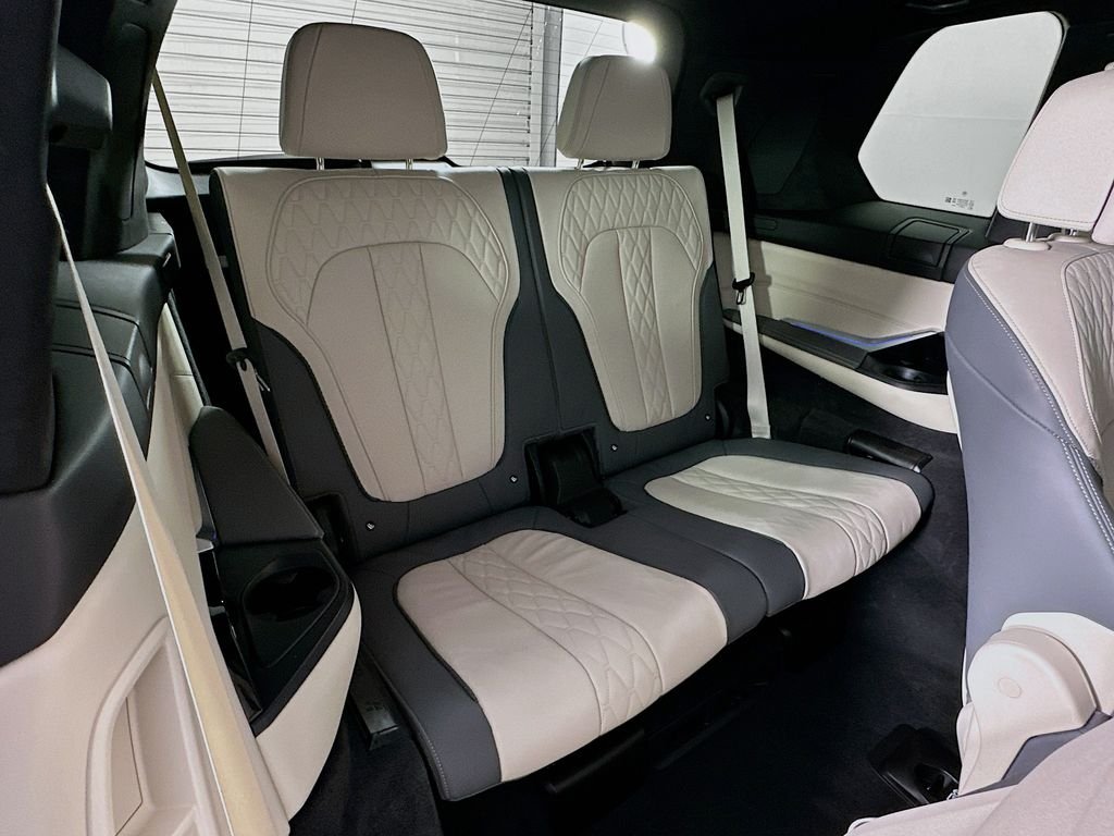 2025 BMW X7 M60i - Photo 28
