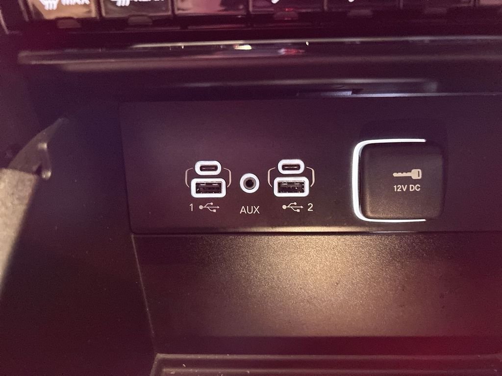 Used 2025 Velvet Jeep Limited image 33