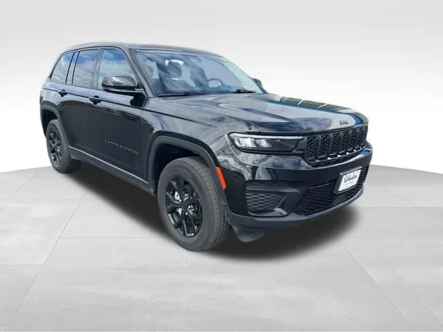Used 2025 Black Jeep Altitude image 3