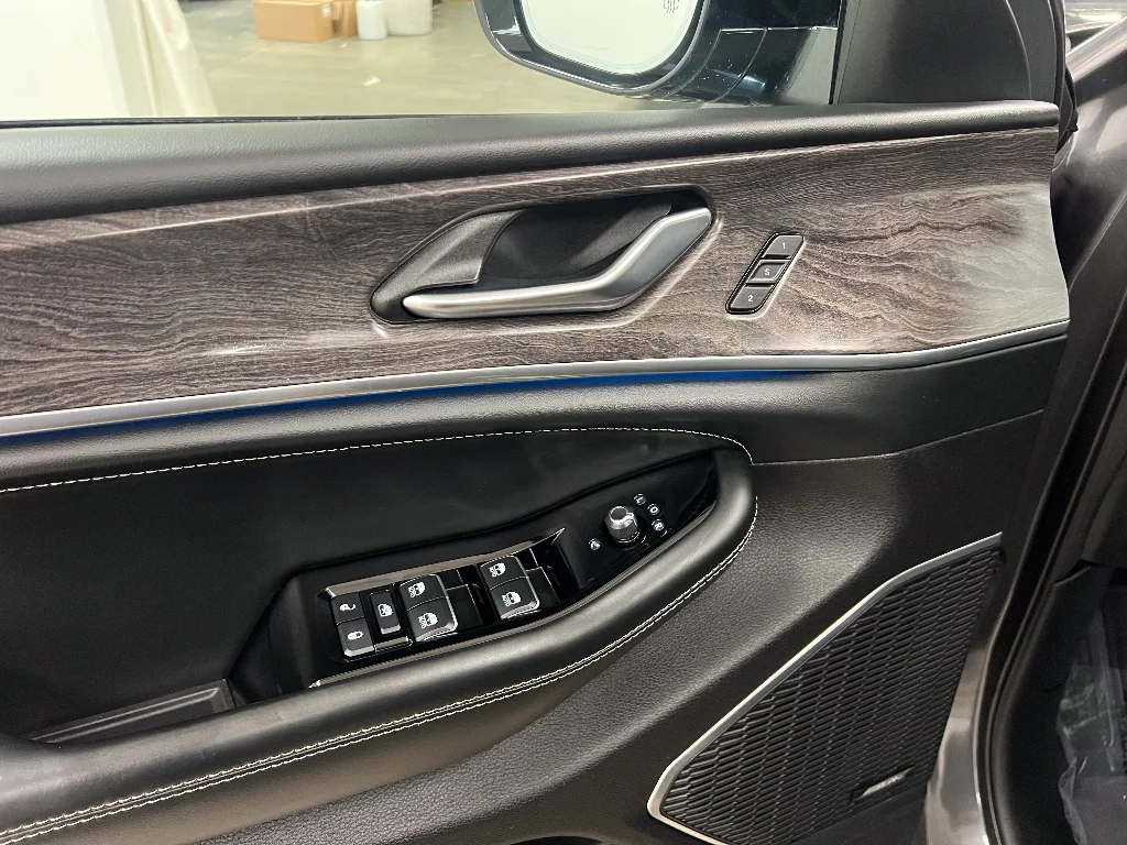 Used 2024 Baltic Gray Metallic Clearcoat Jeep Overland image 9