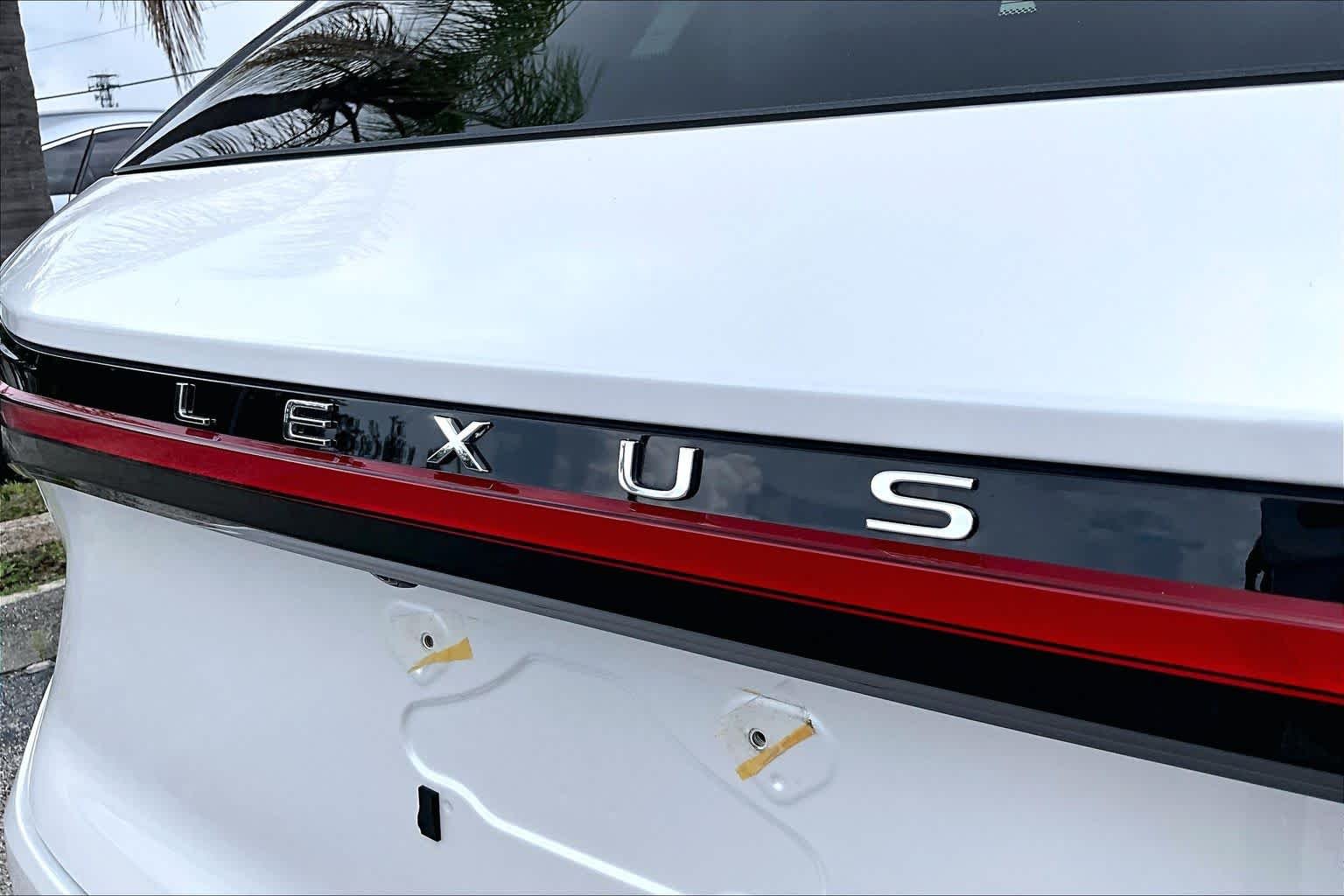 Used 2025 Eminent White Pearl Lexus  image 31
