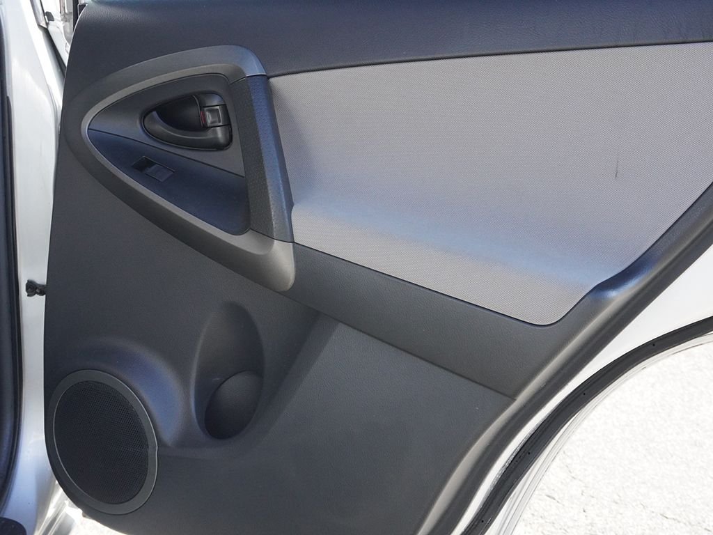 Used 2011 Silver Toyota Base image 20