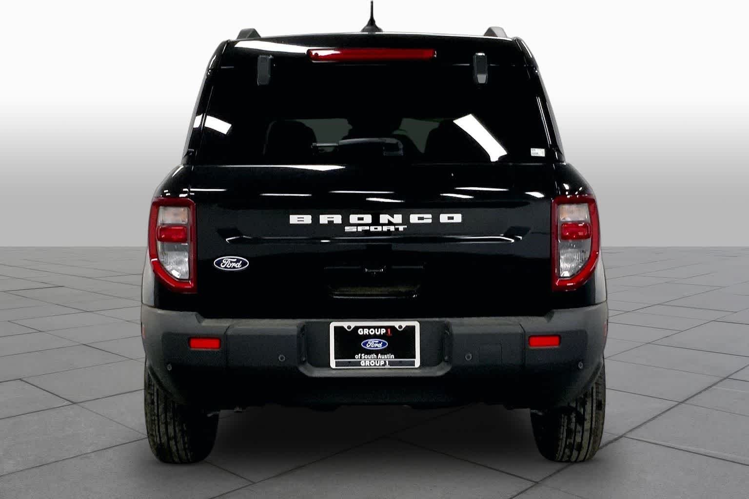 New 2026 Shadow Black Ford Outer Banks® image 4
