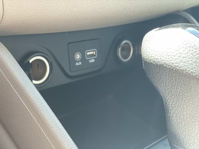 Used 2018 Silver Hyundai SEL image 28