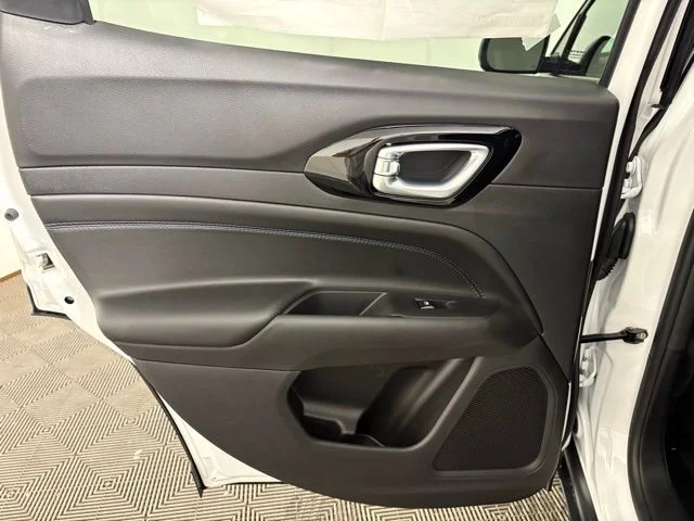 New 2026 White/off-white Jeep Limited image 18