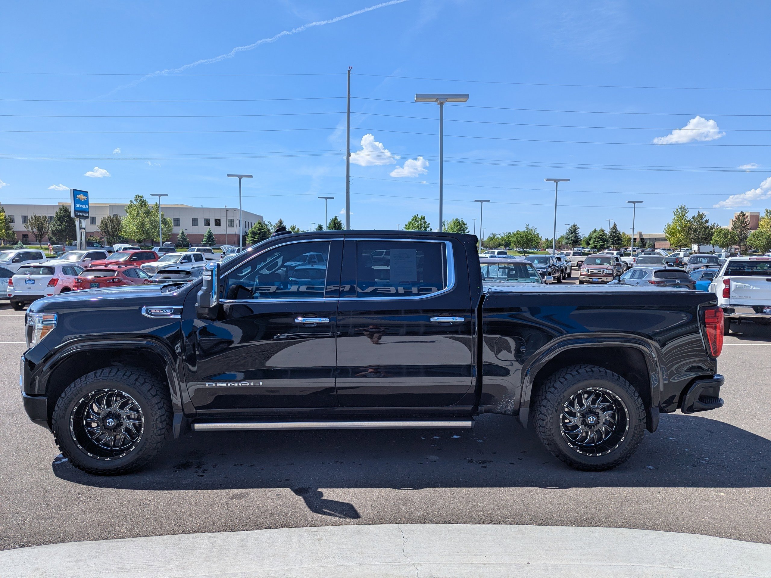 Used 2021 Black GMC Denali image 9