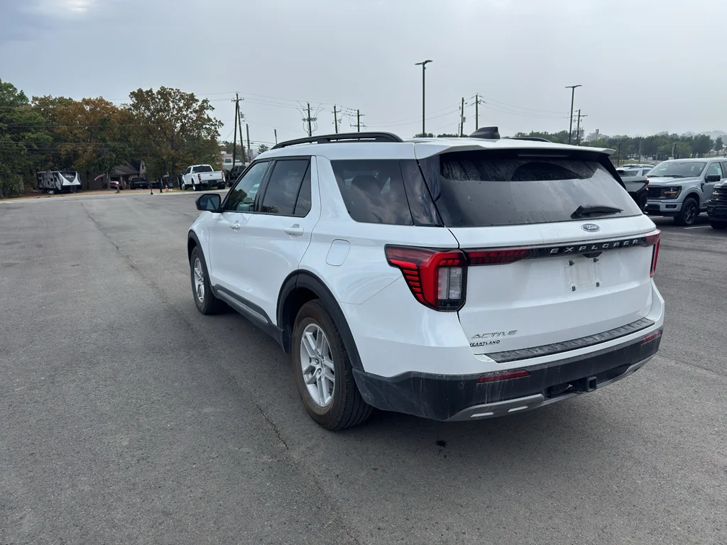 Certified Used 2025 Star White Ford Active image 7