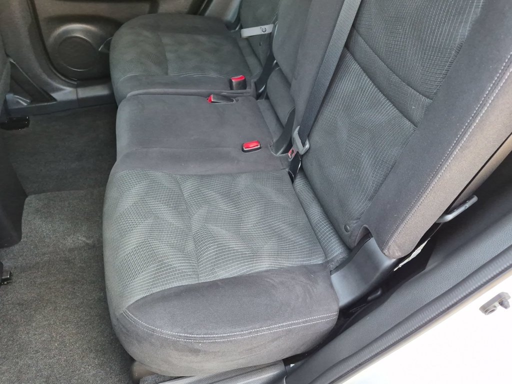 Used 2014 White Nissan SV image 22