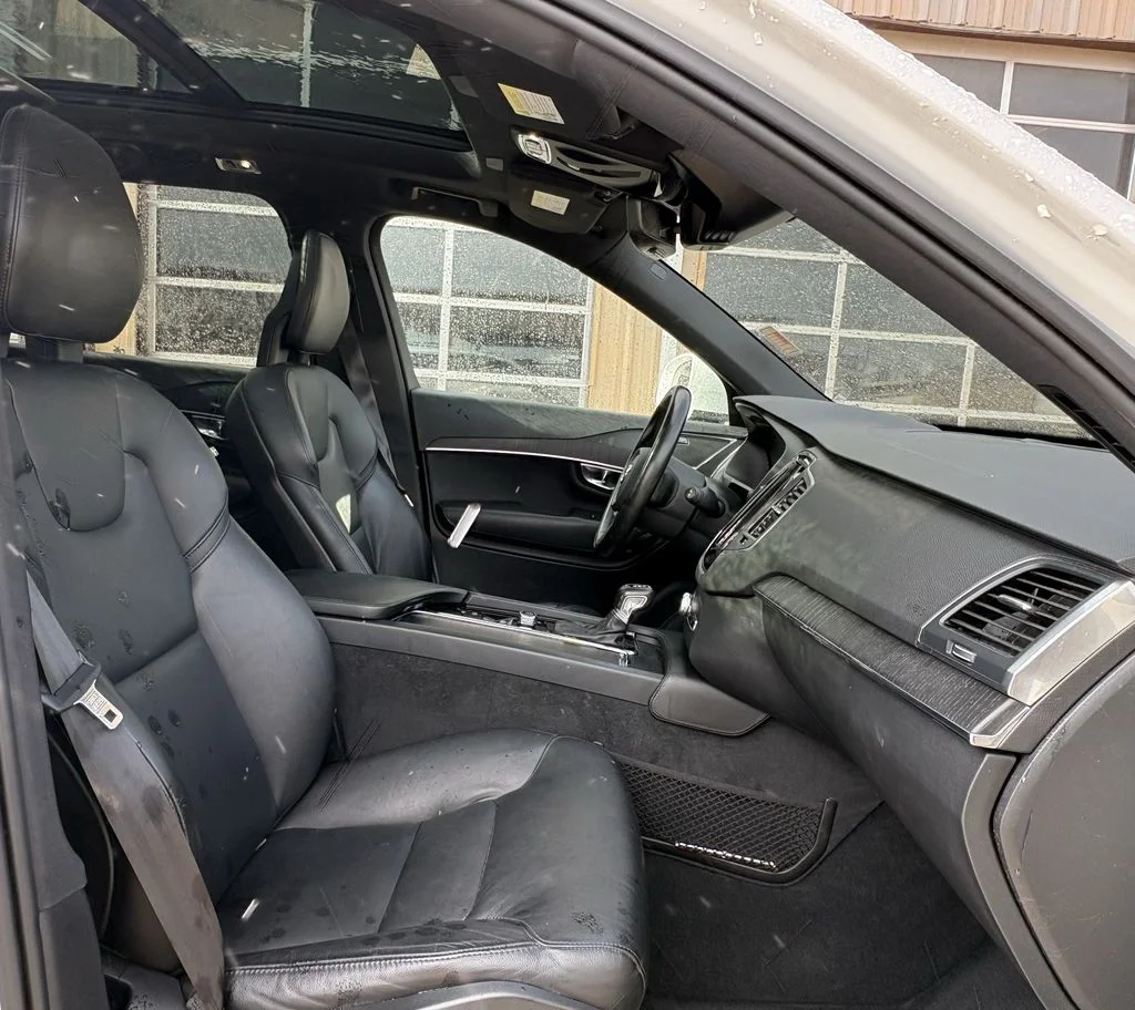 Used 2020 Crystal White Volvo T5 Momentum image 30