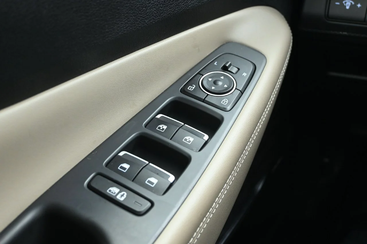 Used 2023 Twilight Black Hyundai SEL image 25