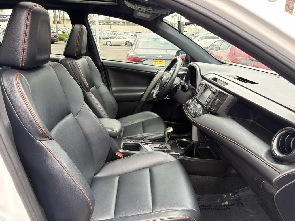 Used 2016 SUPER WHITE Toyota SE image 29