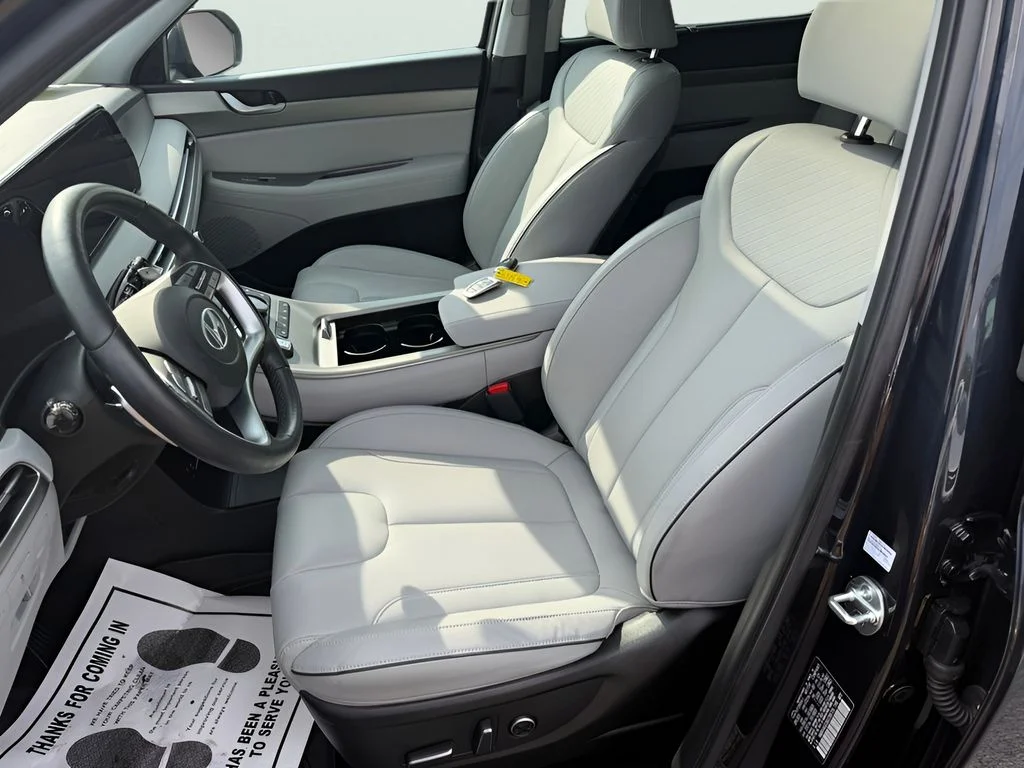 Used 2024 Moonlight Cloud Hyundai SEL image 18