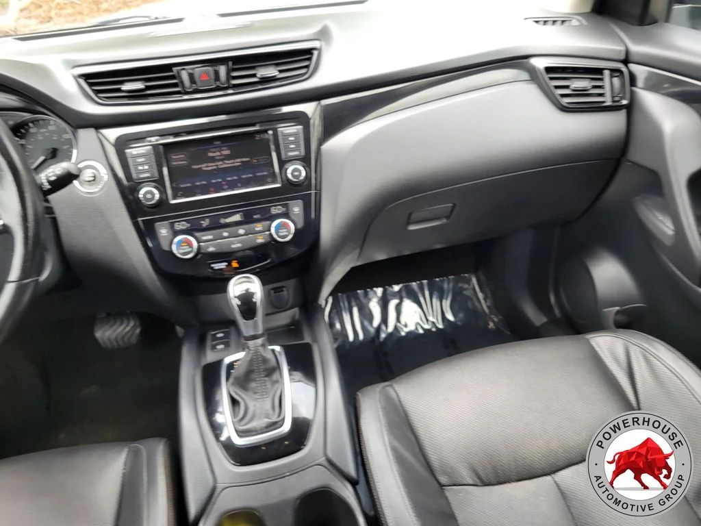 Used 2021 Silver Nissan SL image 18