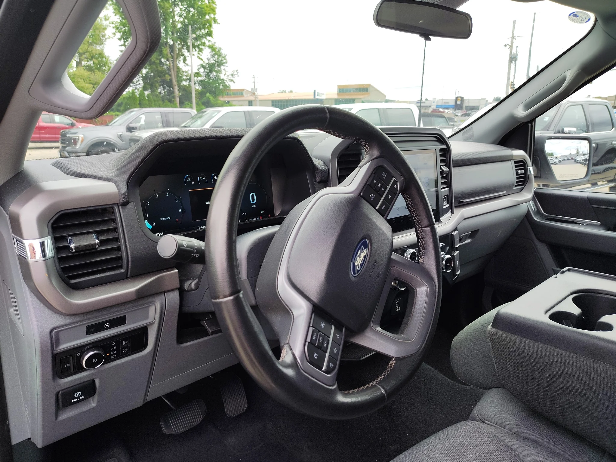 Used 2025 Oxford White Ford XLT image 10