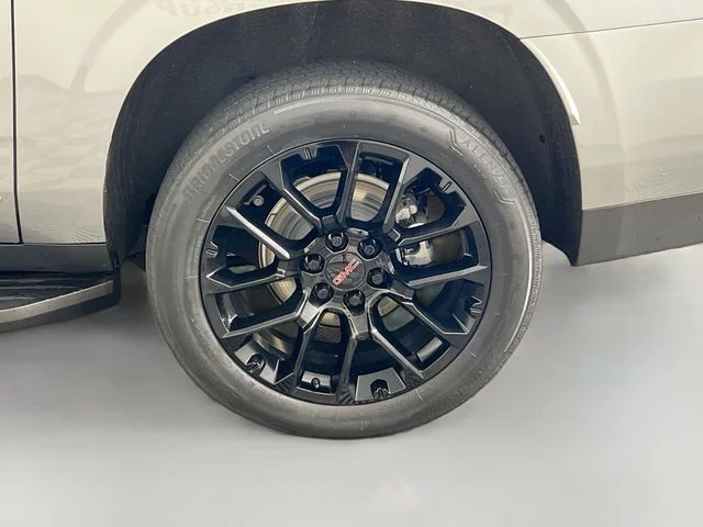 Used 2023 Silver GMC SLT image 39