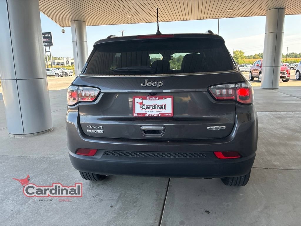 Used 2024 Gray Jeep Latitude Lux image 6