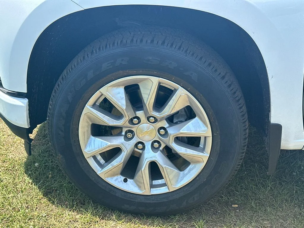 Used 2021 White Chevrolet Custom image 11
