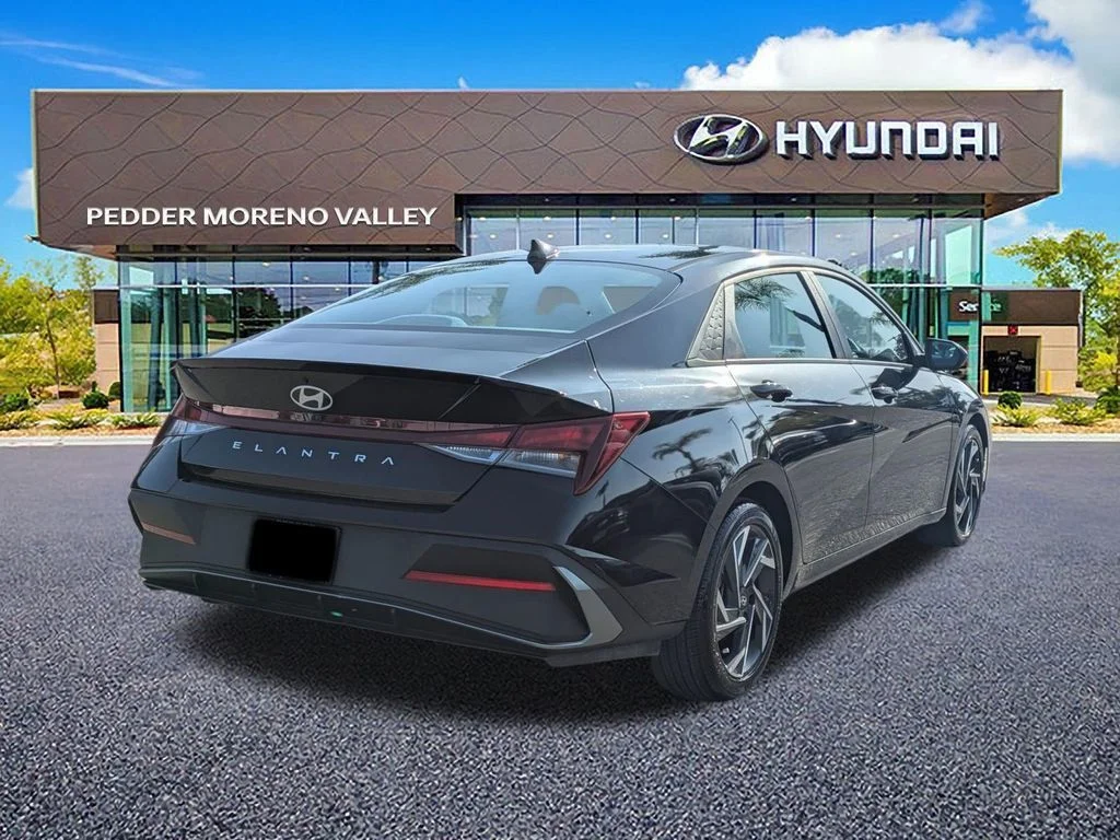 Used 2025 Black Hyundai SEL Sport image 2