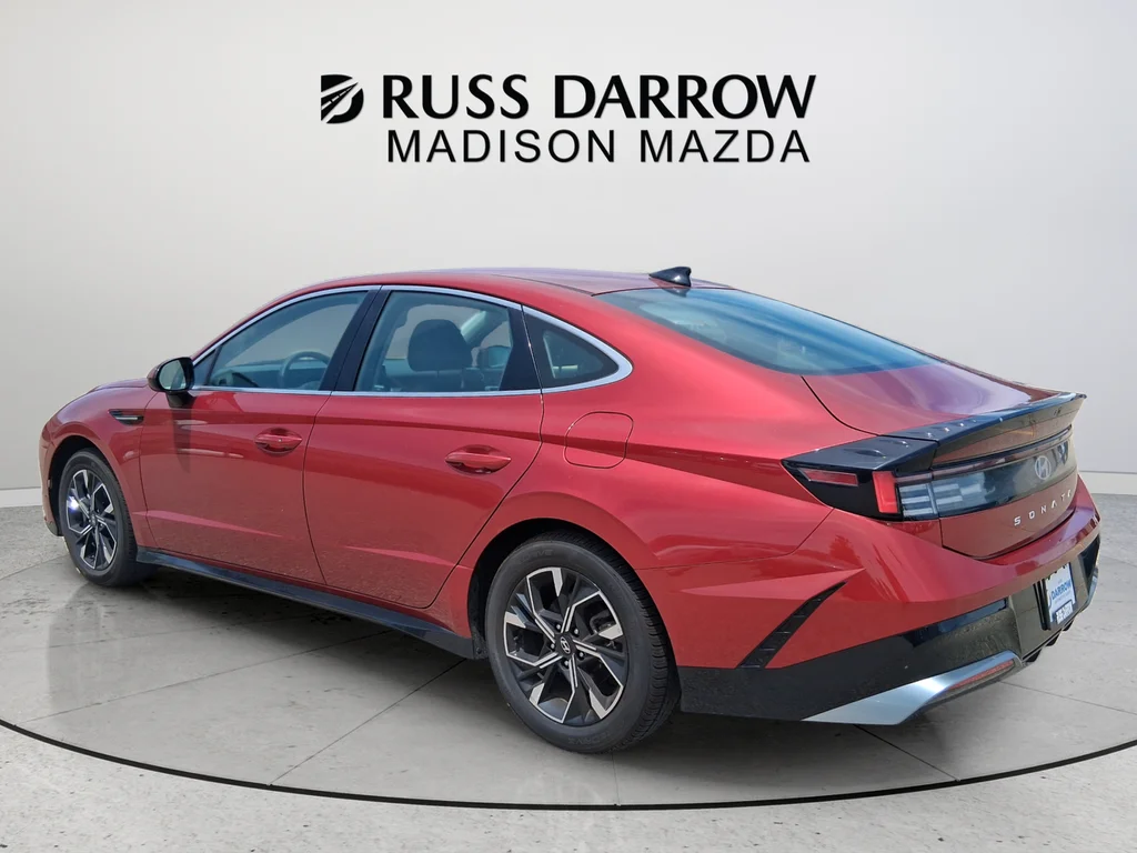 Used 2024 Red Hyundai SEL image 3