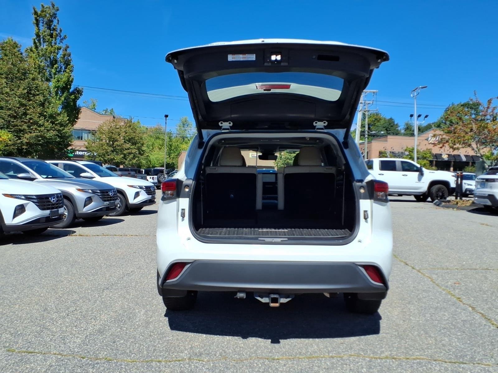Used 2021 Blizzard Pearl Toyota XLE image 7