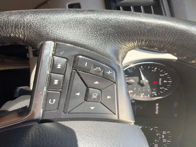 Used 2019 Silver Nissan SL image 30