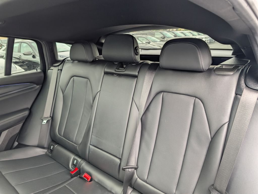 2022 BMW X4 30i - Photo 16