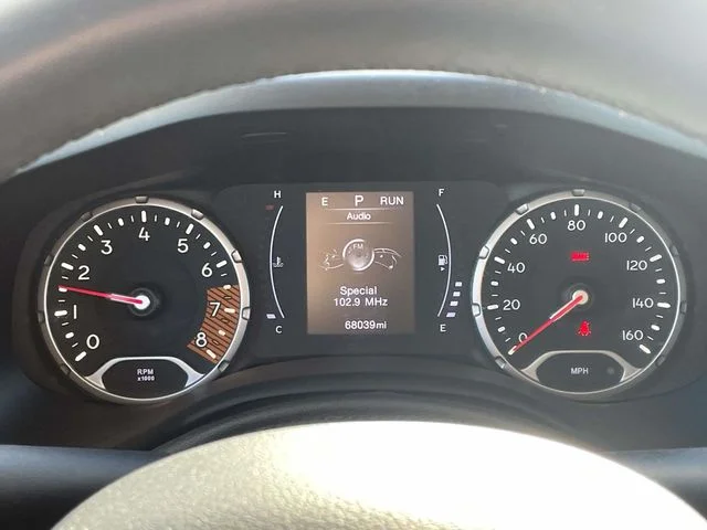 Used 2020 Gray Clearcoat Jeep Latitude image 19