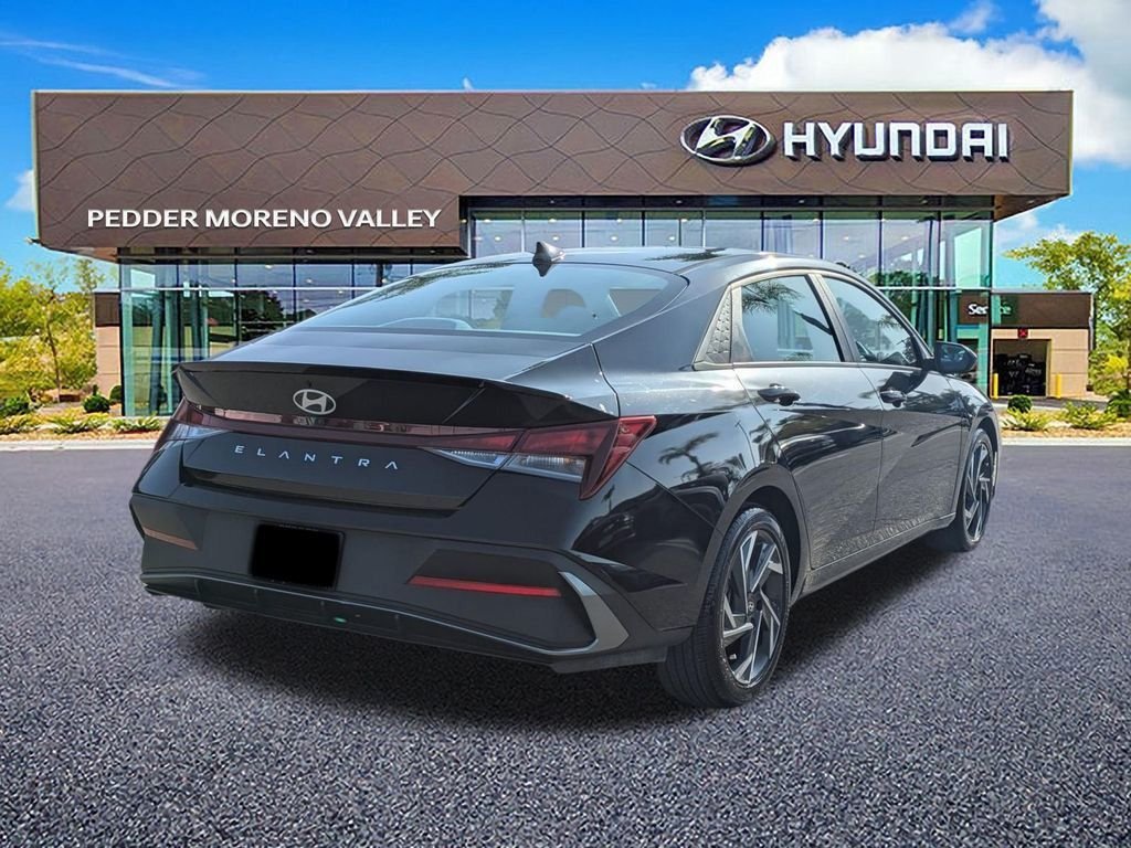 2025 Hyundai Elantra SEL - Photo 3