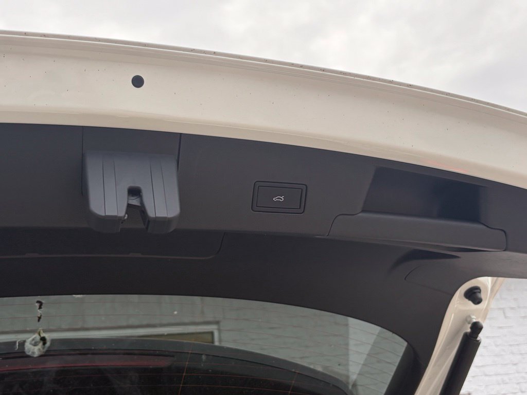 New 2026 Opal White Pearl Volkswagen 2.0T SE image 21