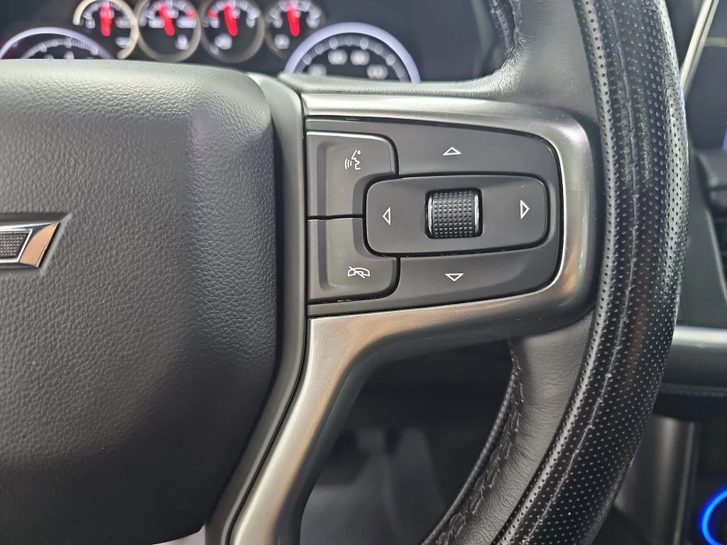 Used 2021 Black Chevrolet Z71 image 20