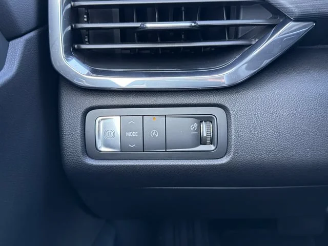 New 2026 Summit White GMC Elevation image 30