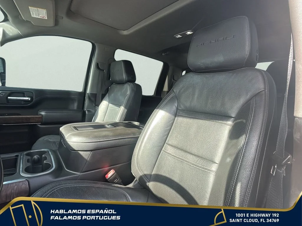 Used 2022 White Frost Tricoat GMC Denali image 14