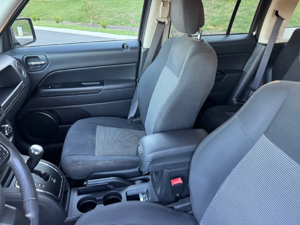Used 2016 Gray Jeep Latitude image 7