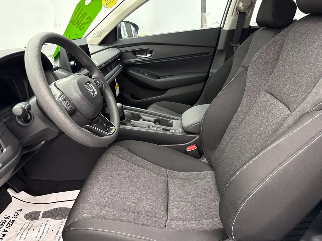 New 2026 Solar Silver Metallic Honda SE image 15