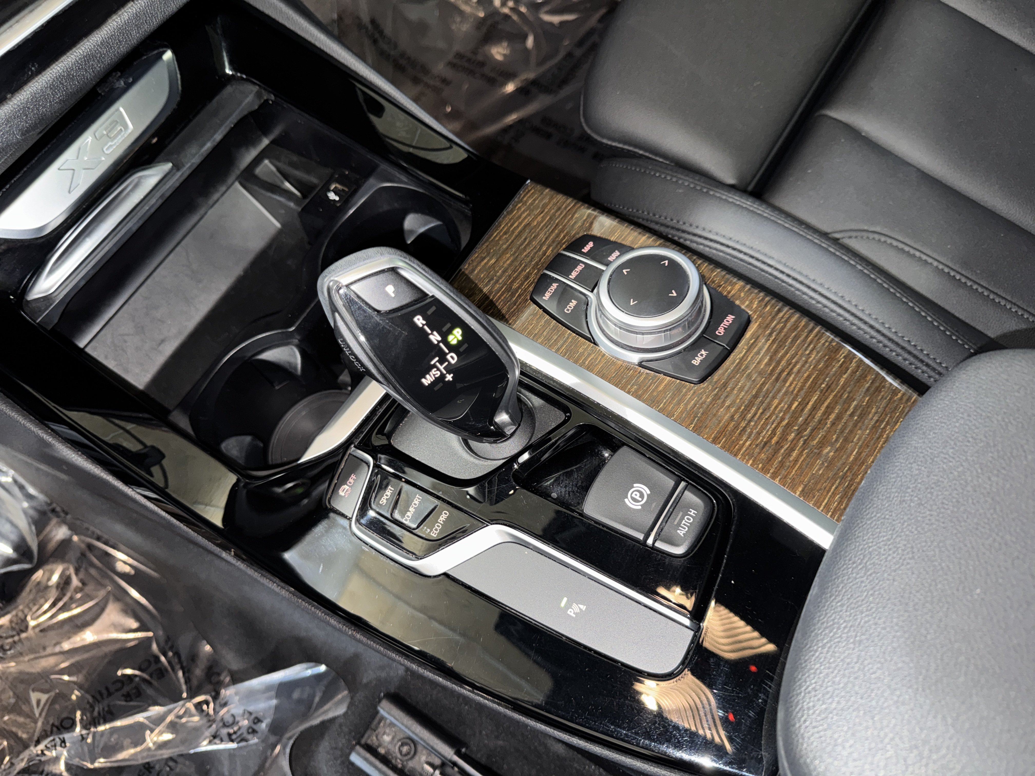 Used 2020 Jet Black BMW sDrive30i image 28