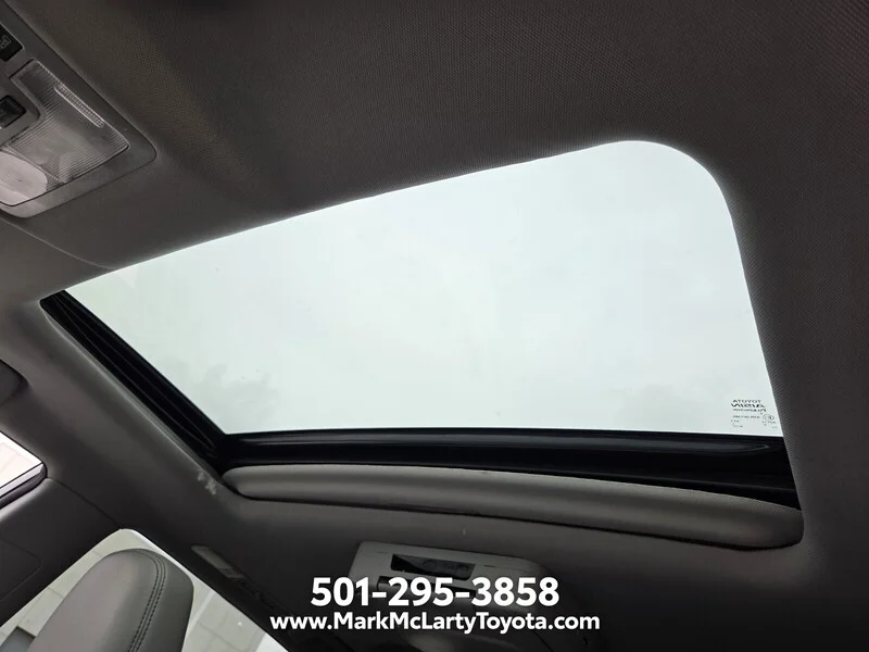 Used 2017 Blizzard Pearl TOYOTA LIMITED V6 FWD image 18