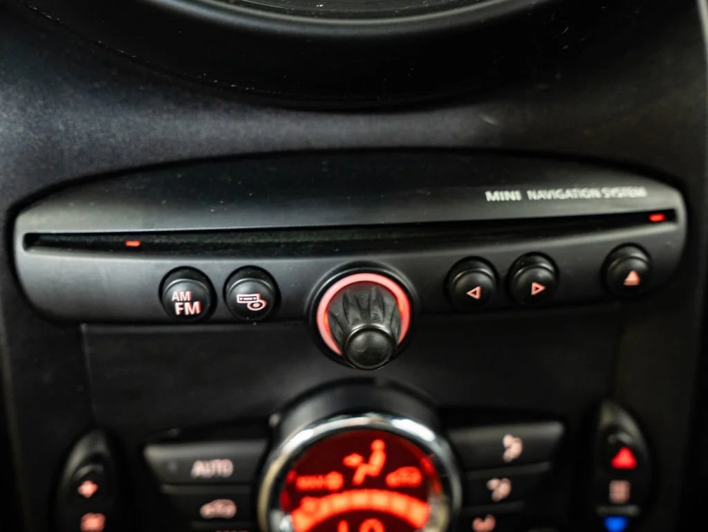 Used 2016 Absolute Black Metallic MINI  image 31